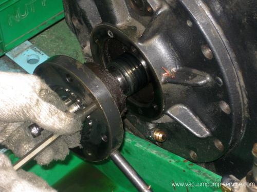 Repairing Oil-sealed Rotary Vacuum Pumps