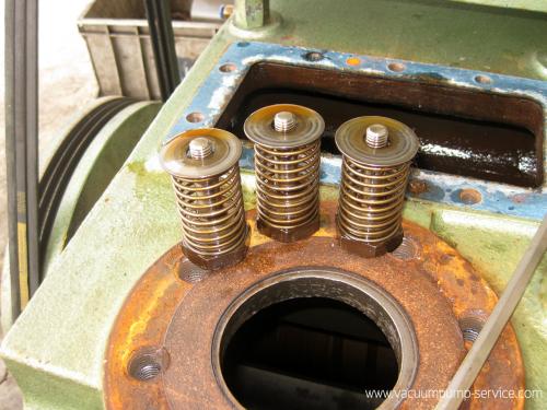 Repairing Oil-sealed Rotary Vacuum Pumps